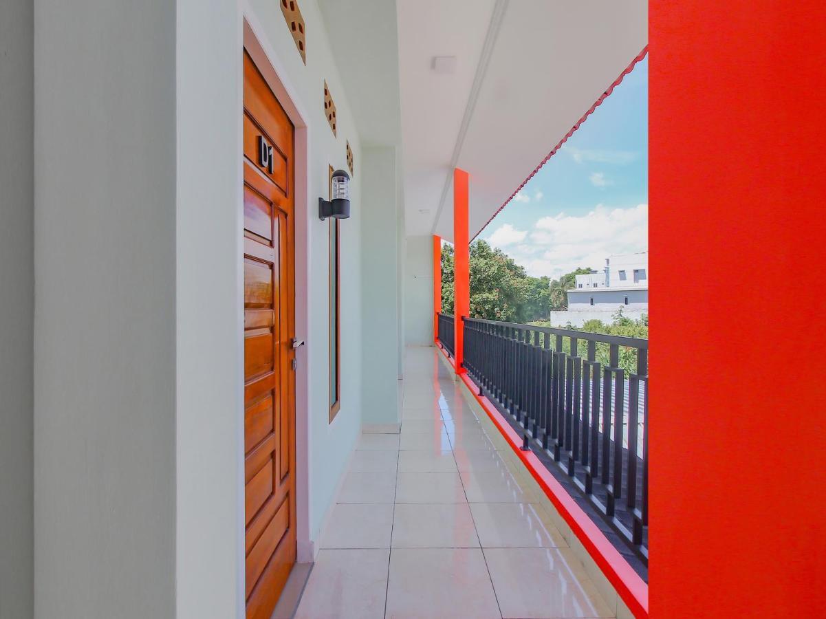 Oyo 90063 Silver Homestay Syariah Perabumulih Exterior foto
