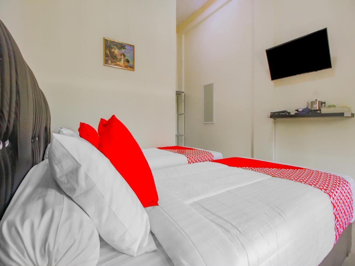 Oyo 90063 Silver Homestay Syariah Perabumulih Exterior foto