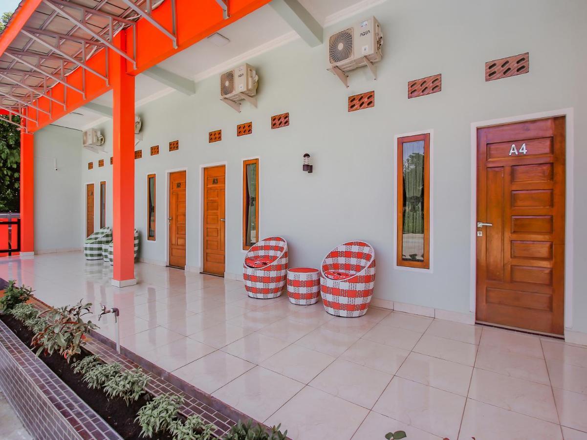 Oyo 90063 Silver Homestay Syariah Perabumulih Exterior foto
